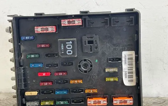 Volkswagen PASSAT B6 Fuse module 3C0937125