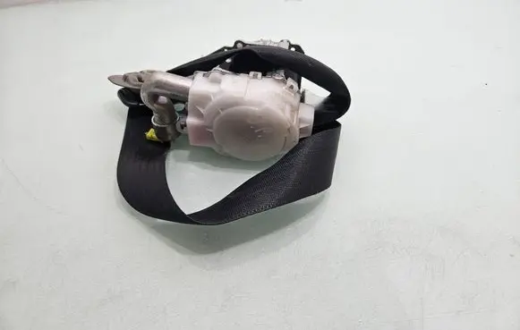 Toyota RAV 4 (XA30) Front seatbelt 7Q1410P