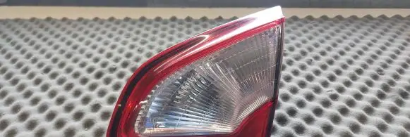 Tailgate rear/tail lights