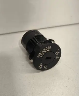 Passenger airbag on/off switch