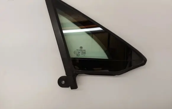 Volkswagen PASSAT B8 Front door vent window glass four-door 3G0845114C