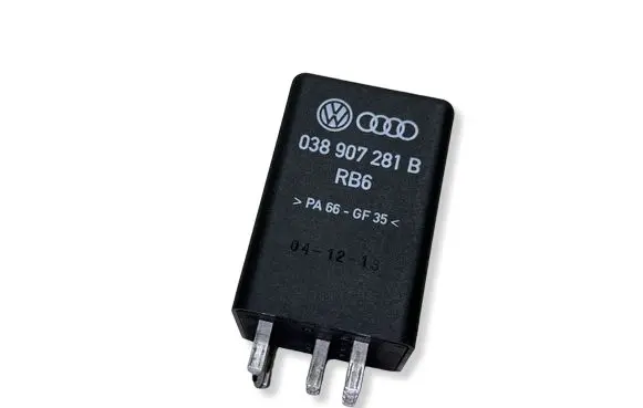 Volkswagen PASSAT B6 Glow plug pre-heat relay 038907281B
