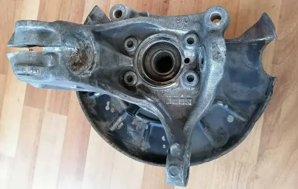 Volkswagen PASSAT B6 Front wheel hub 3C0407253F 1K0407621F