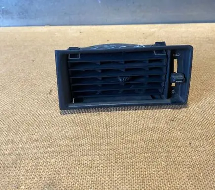 Mercedes-Benz 190 W201 Dashboard side air vent grill/cover trim