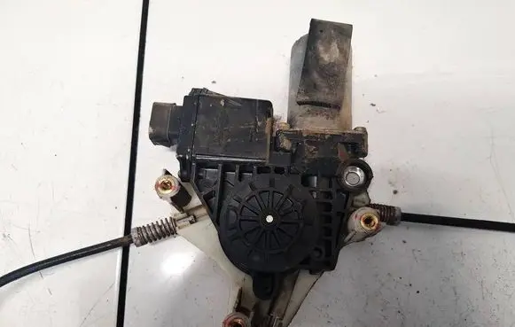 Mitsubishi Space Star Front door window regulator motor 0130821789