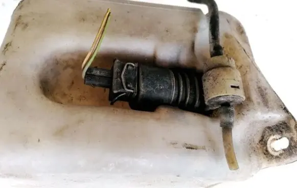 Volkswagen Transporter - Caravelle T4 Windscreen/windshield washer pump