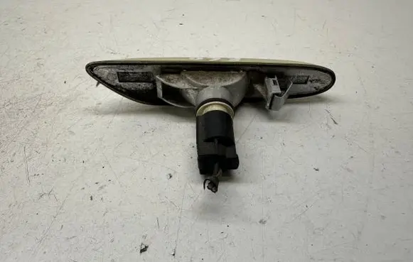 BMW 5 E60 E61 Front fender indicator light