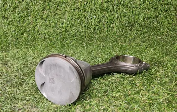 Volkswagen Jetta VI Piston with connecting rod 04E107065AN 04EC 1104EBK