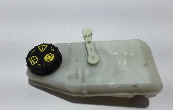 Brake fluid reservoir