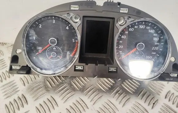 Volkswagen PASSAT B7 Speedometer (instrument cluster) 3AA920870D