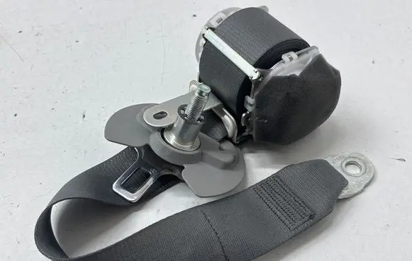 Toyota Highlander XU50 Rear seatbelt Q076301 0613023 0060918