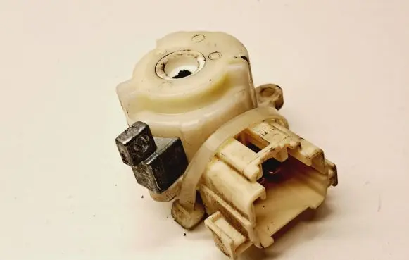 Toyota Corolla Verso E121 Ignition lock contact 
