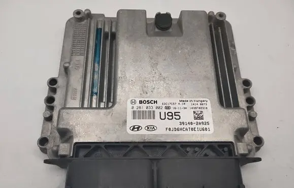 KIA Ceed Engine control unit/module 391402A925 EDC17C57 0281033002