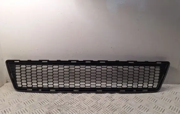 Toyota Verso Front bumper lower grill 531120F040
