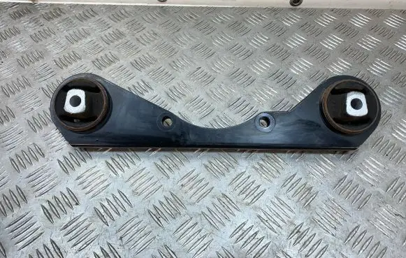 Mitsubishi Outlander IV Rear differential/diff mount bracket 