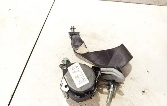 Honda CR-V Rear seatbelt