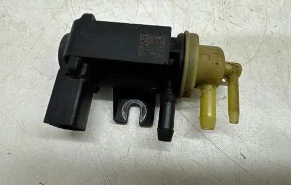 Volkswagen PASSAT B7 Turbo solenoid valve 4011464A