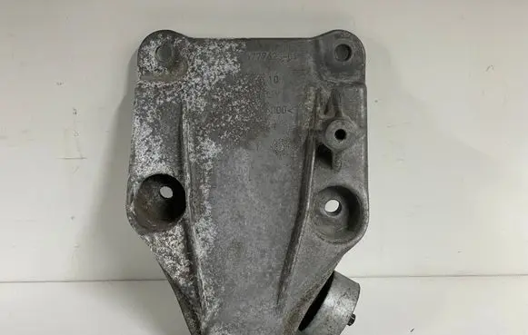 BMW 5 F10 F11 Engine mounting bracket 6777623
