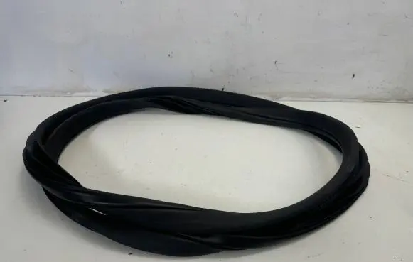 Land Rover Discovery 5 Front door rubber seal HY32253A10AC