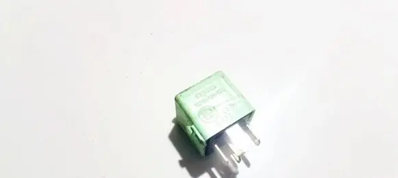 BMW 5 E39 Other relay 61368373700 v23134-k59-x312