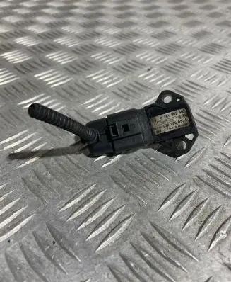Volkswagen Touran I Air pressure sensor 038906051C