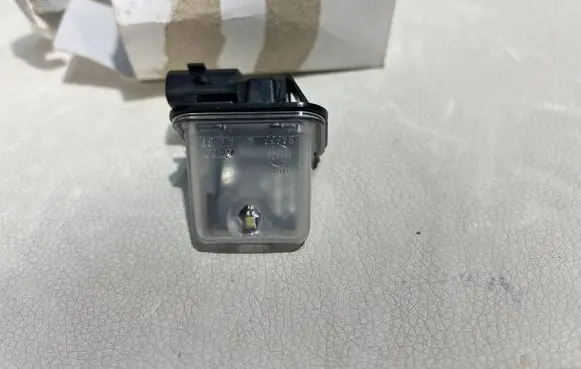 Suzuki SX4 S-Cross Number plate light KOITO-KT37
