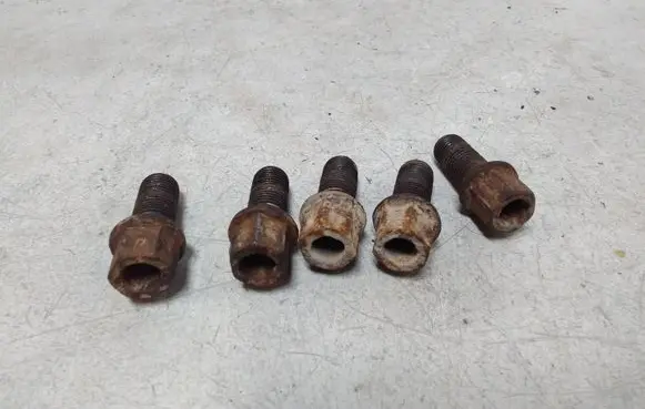 Nuts/bolts