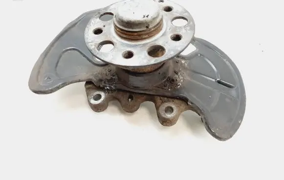 Mercedes-Benz E C207 W207 Front wheel hub A2044200744