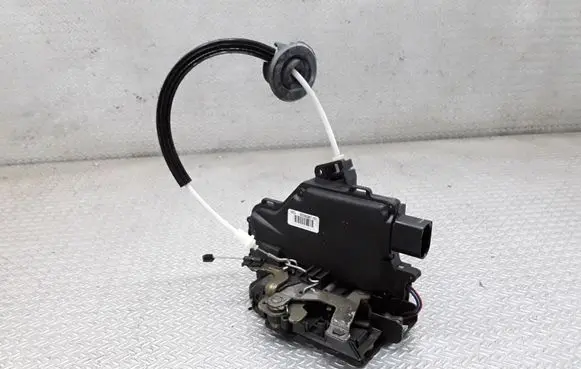 Audi A2 Rear door lock 8Z0839016D