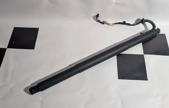 BMW X1 U11 Tailgate strut 9450475 12032023 F0680737