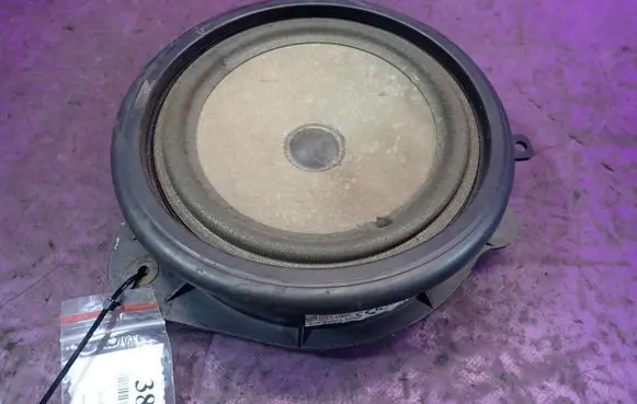 Audi A3 S3 A3 Sportback 8P Front door speaker 