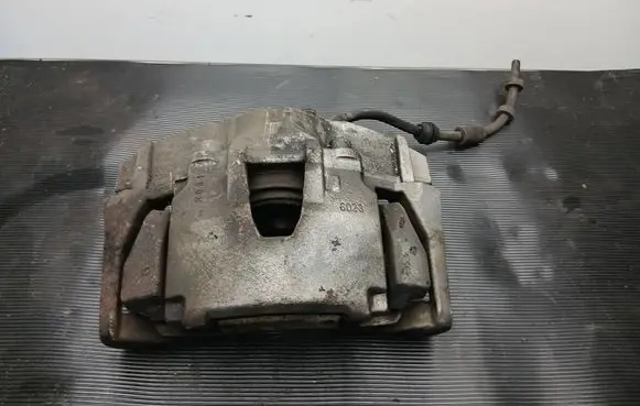 Volvo V60 Front brake caliper 945