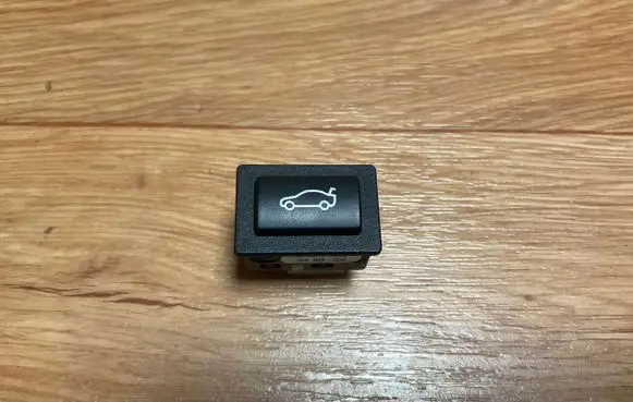 BMW 5 E60 E61 Tailgate opening switch 6921846