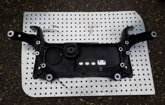 Volkswagen PASSAT B7 Front subframe 3C0199369H