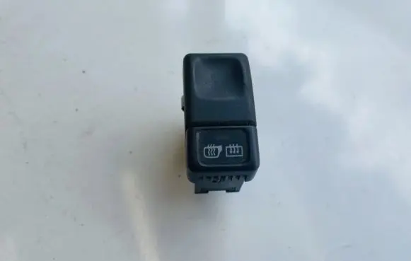 Volvo S70 V70 V70 XC Windscreen/window heater switch 916295
