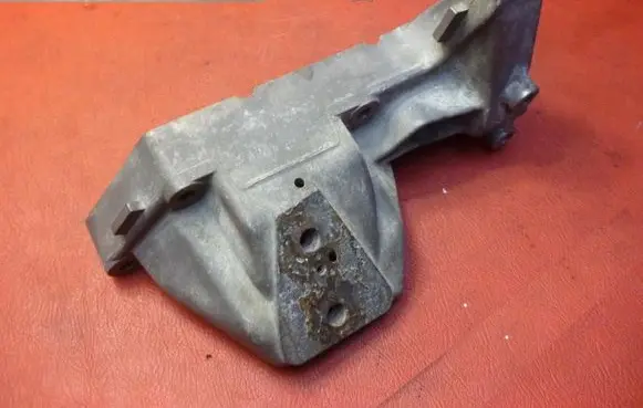 Iveco Daily 3rd gen Engine mounting bracket 500376601