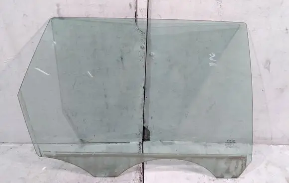 Volvo V50 Rear door window glass