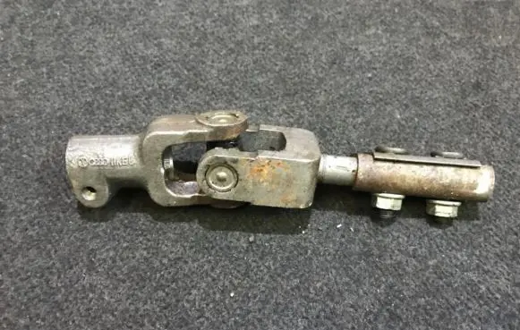 Volkswagen Golf III Steering column universal joint