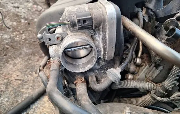 Volkswagen Touran I Throttle valve