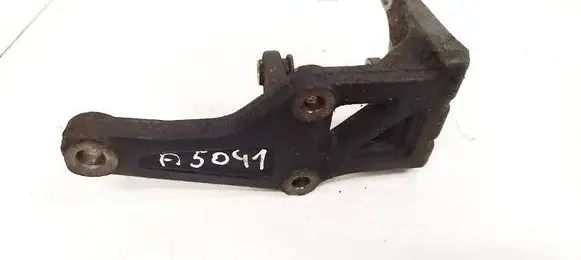 KIA Carnival Engine mounting bracket 15C10
