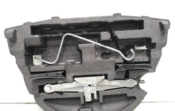 Toyota iQ Tool set 6442174012