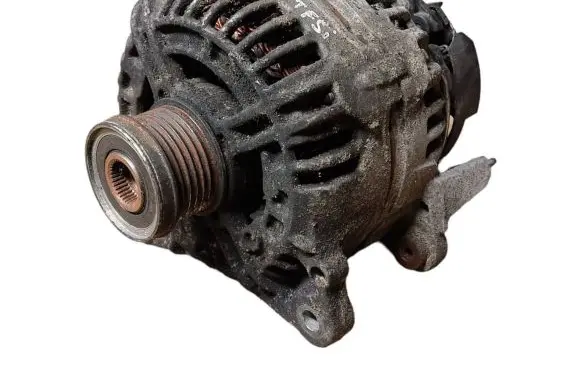 Volkswagen Golf VI Generator/alternator 03C903023A 0124525093