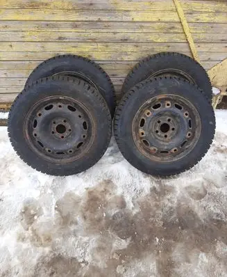 Volkswagen Polo IV 9N3 R14 winter/snow tires with studs 1756514