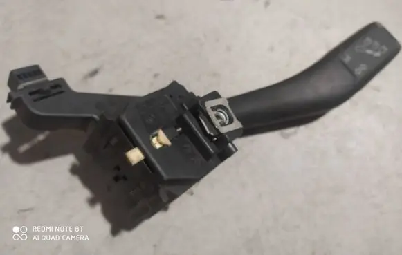 Volkswagen Touran I Indicator stalk 1K0953513E