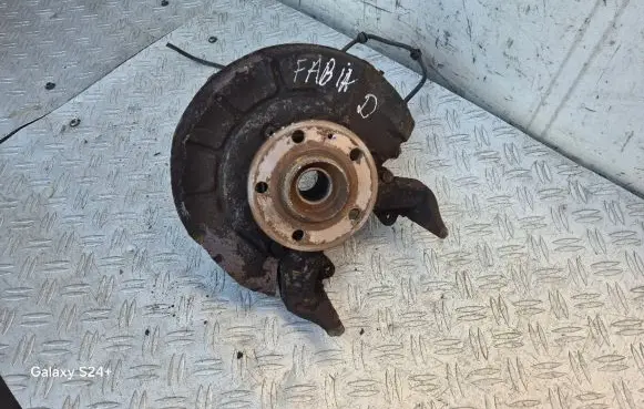 Skoda Fabia Mk2 (5J) Front wheel hub