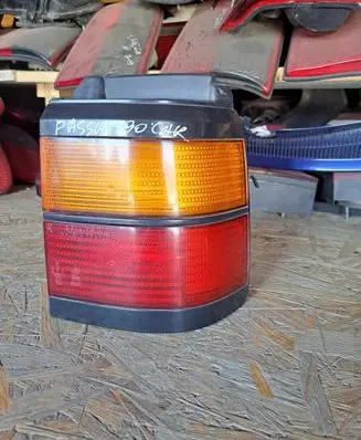 Volkswagen PASSAT B3 Rear/tail lights 333945112