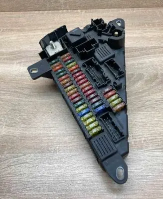 BMW 5 E60 E61 Fuse module 9138830 Used