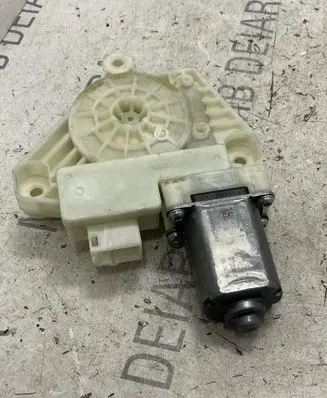 Mercedes-Benz C W205 Front door window regulator motor A2059060013