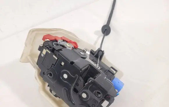 Volkswagen Golf VI Front door lock 3D1837015AB