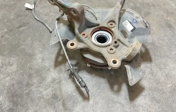Front wheel hub